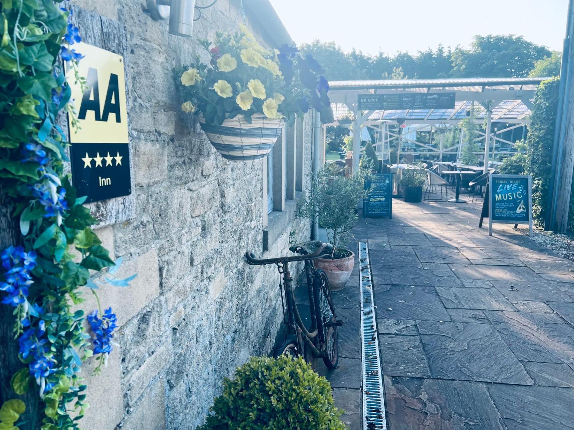 The Ragged Cot Hotel Minchinhampton Ngoại thất bức ảnh